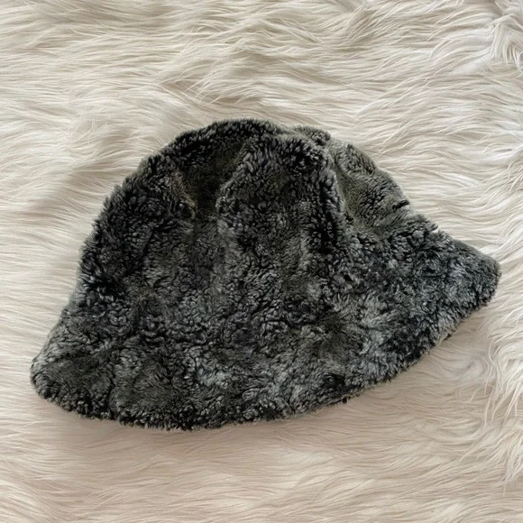 Vinatge Wilson’s Leather Gray Fur Faux Bucket Hat Y2K - Picture 2 of 9
